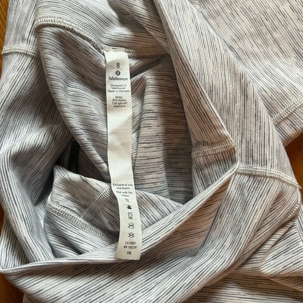Lululemon Wunder Under Leggings - Picture 4 of 5